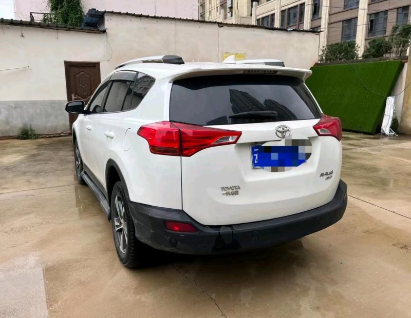 曲靖15年豐田RAV43