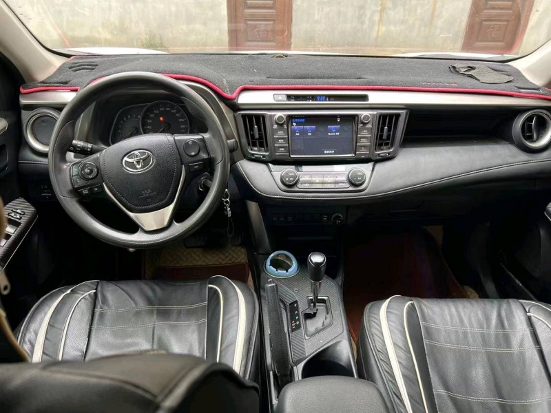 曲靖15年豐田RAV44