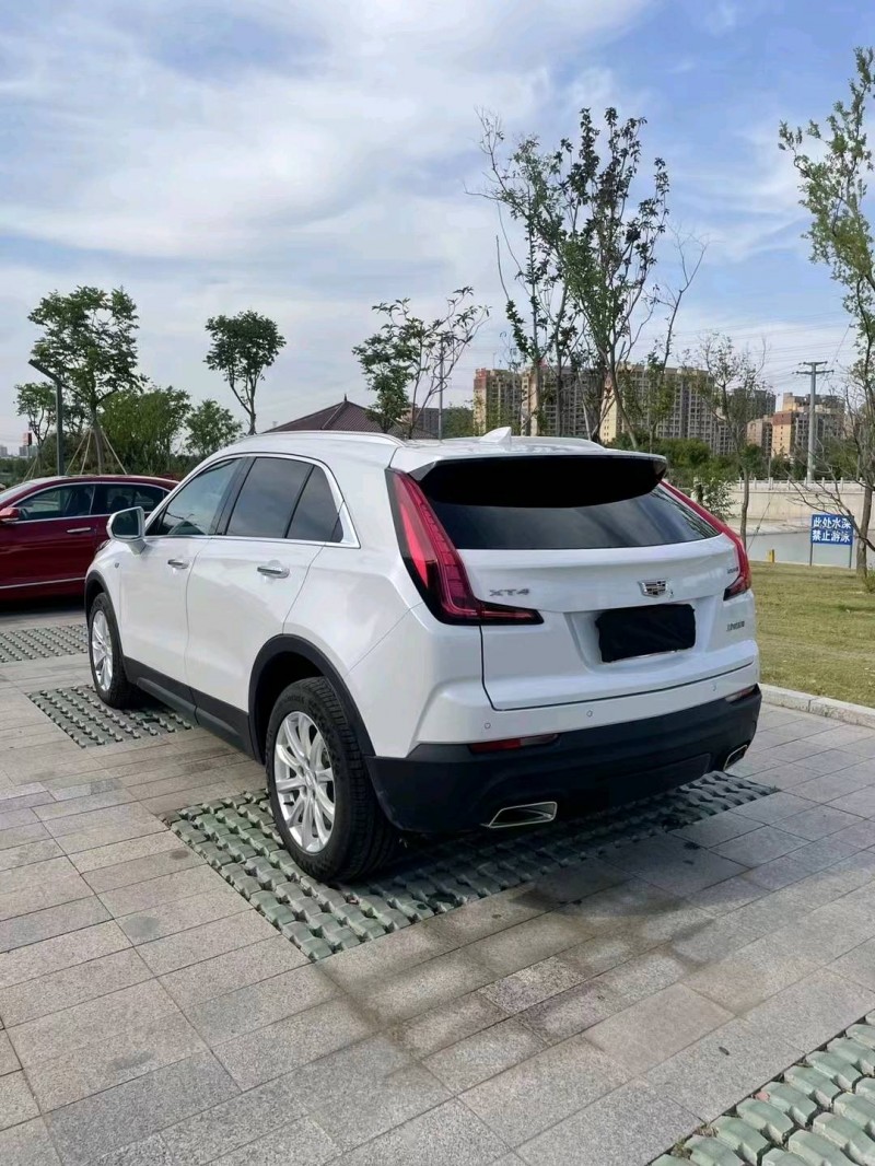 徐州20年凱迪拉克XT44