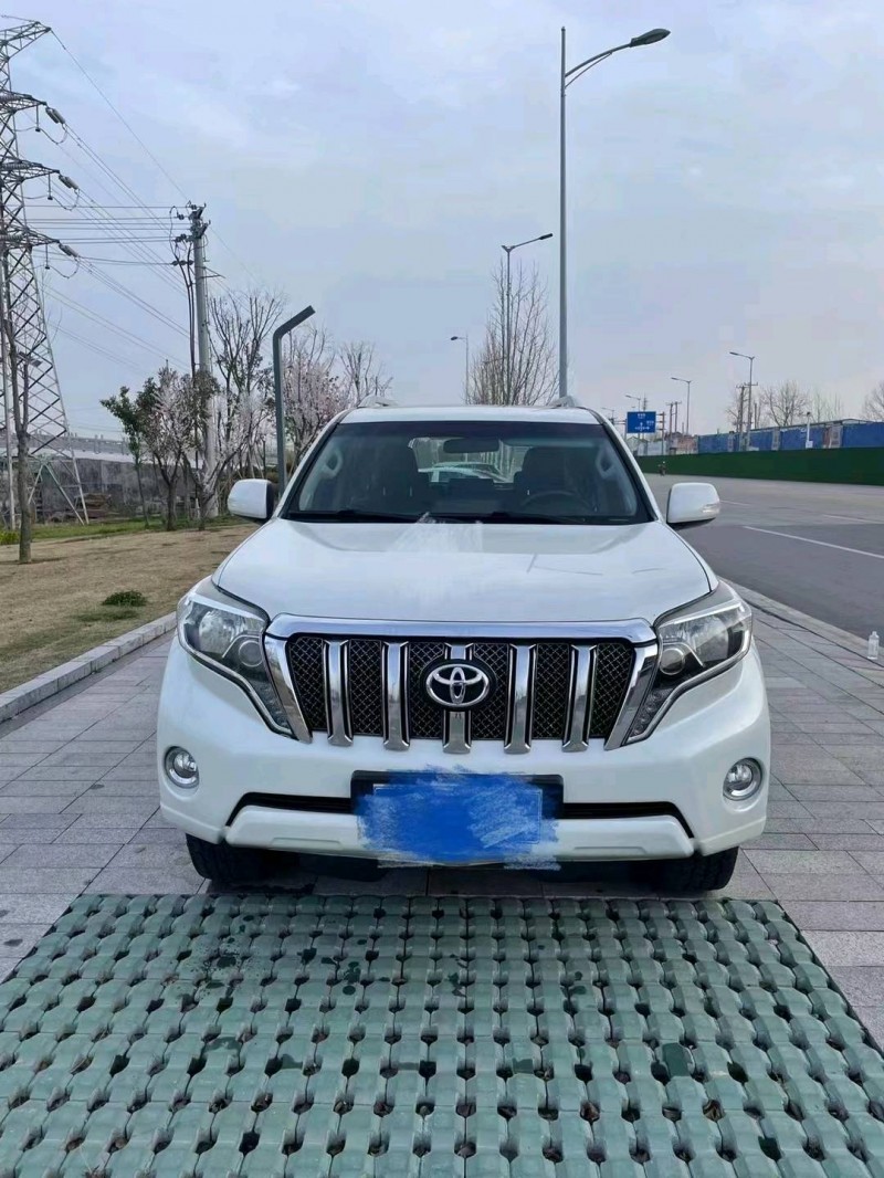 徐州17年丰田普拉多1