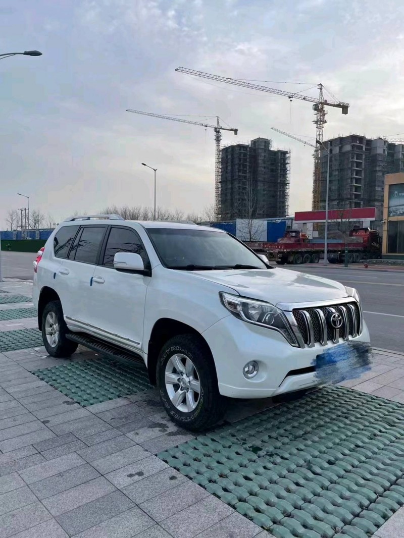 徐州17年丰田普拉多2