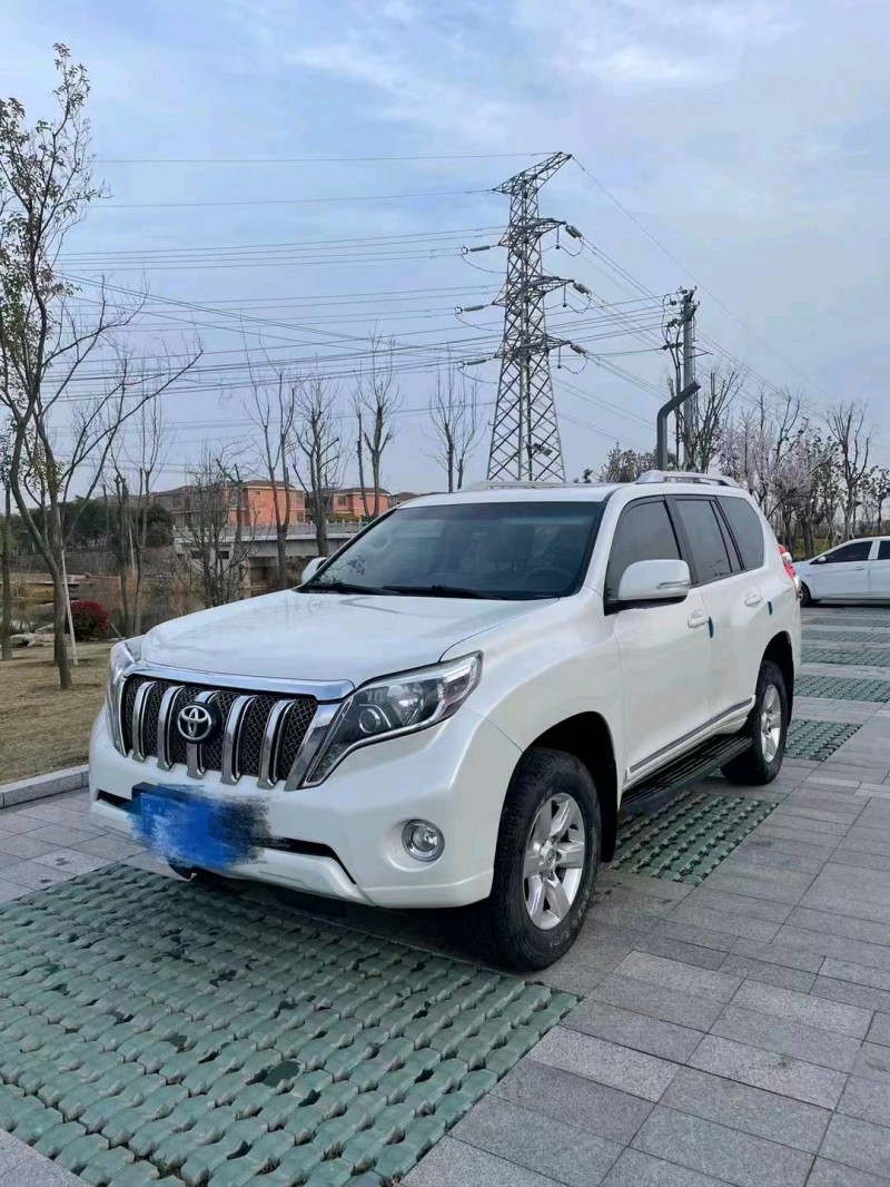 徐州17年丰田普拉多3