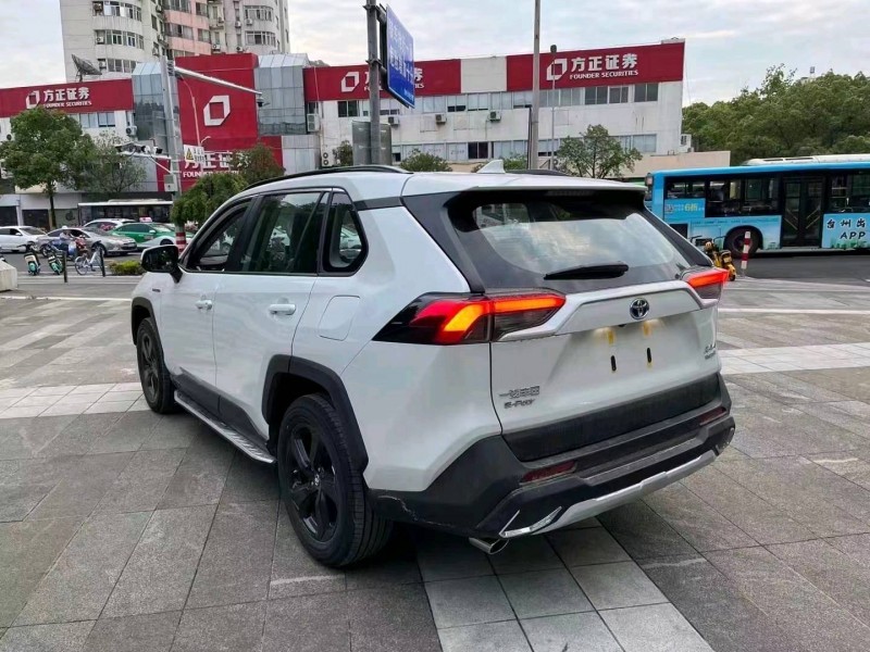 湖州22年豐田RAV4榮放8