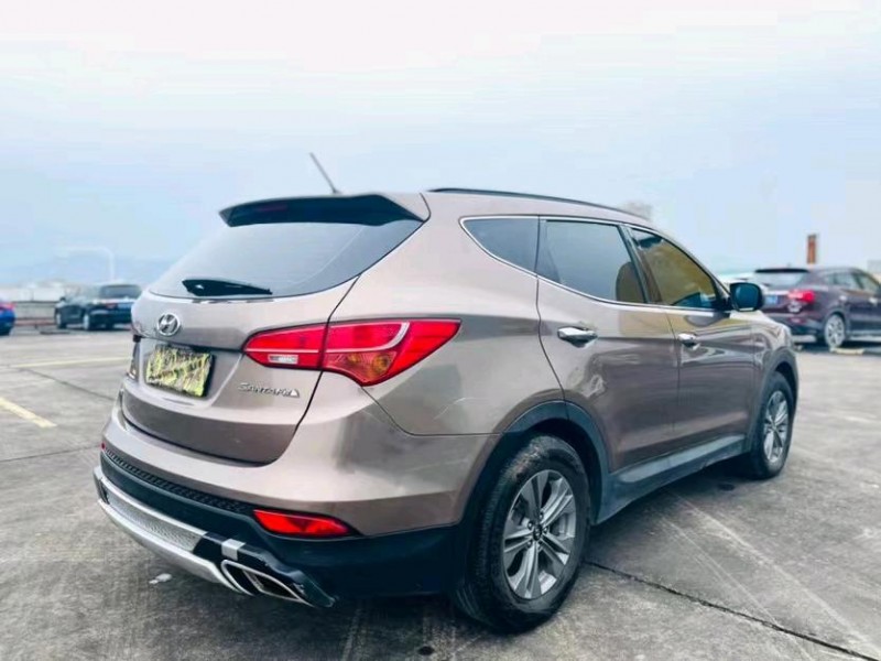 东莞15年现代全新胜达8