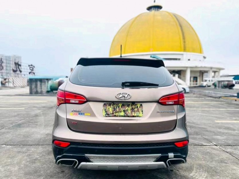 东莞15年现代全新胜达9