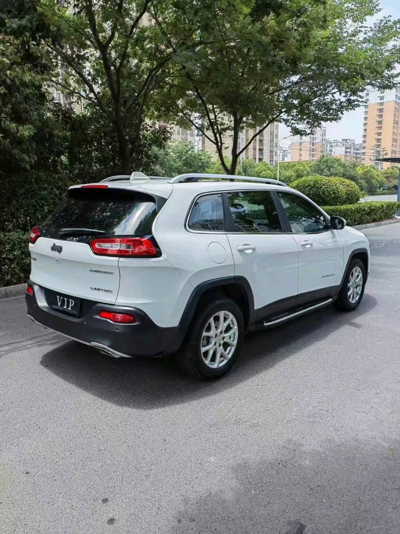 銅陵18年Jeep自由光6