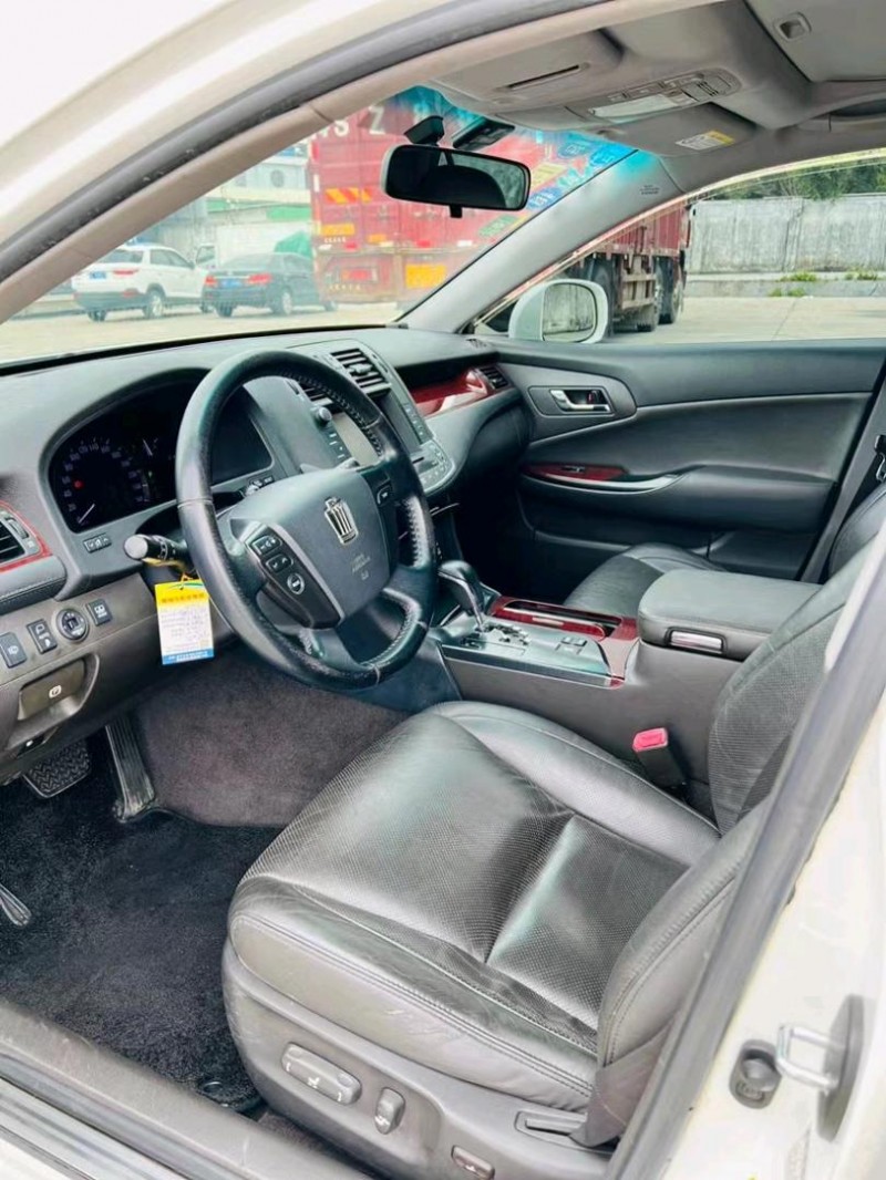 东莞12年丰田皇冠5