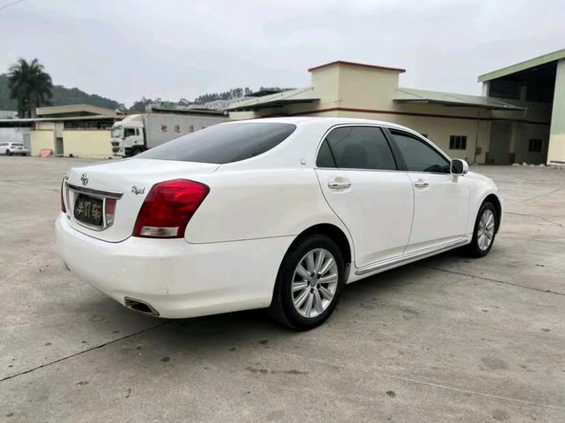 东莞12年丰田皇冠8