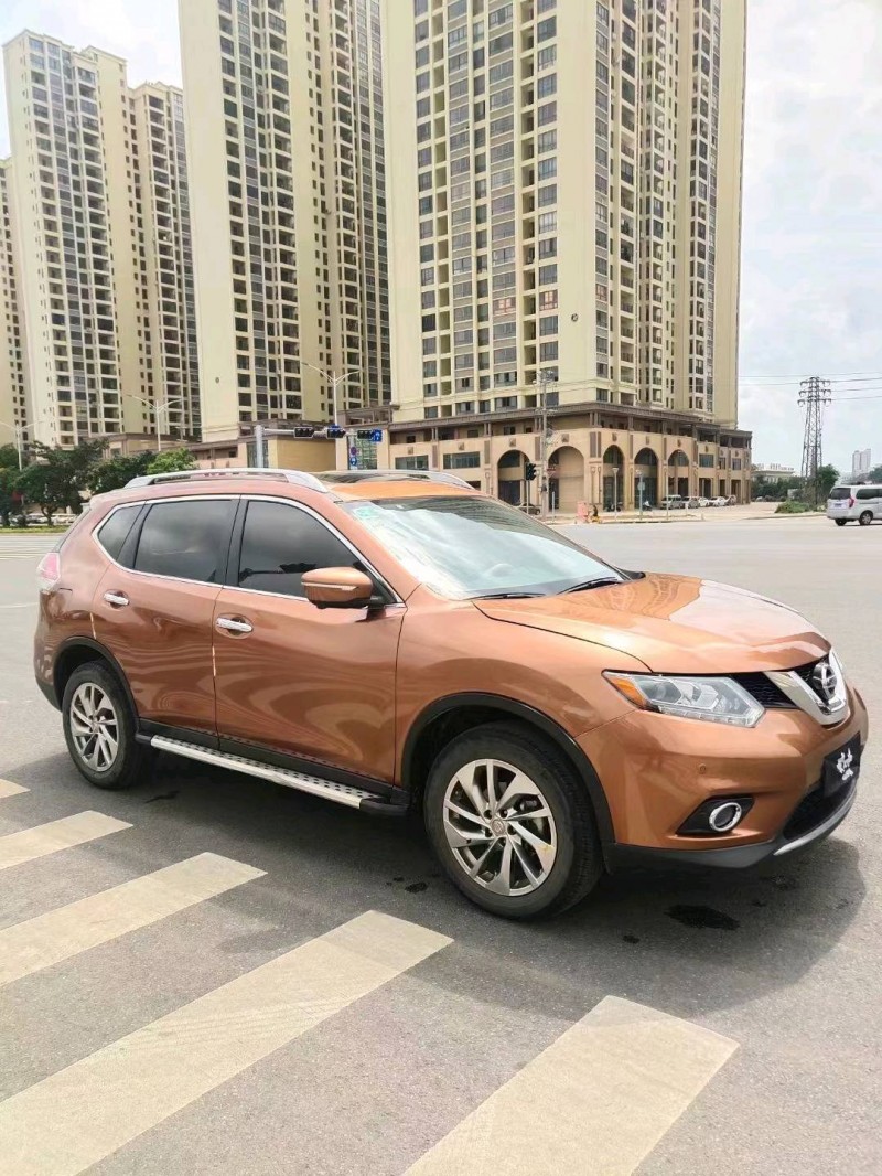 防城港15年日產奇駿2