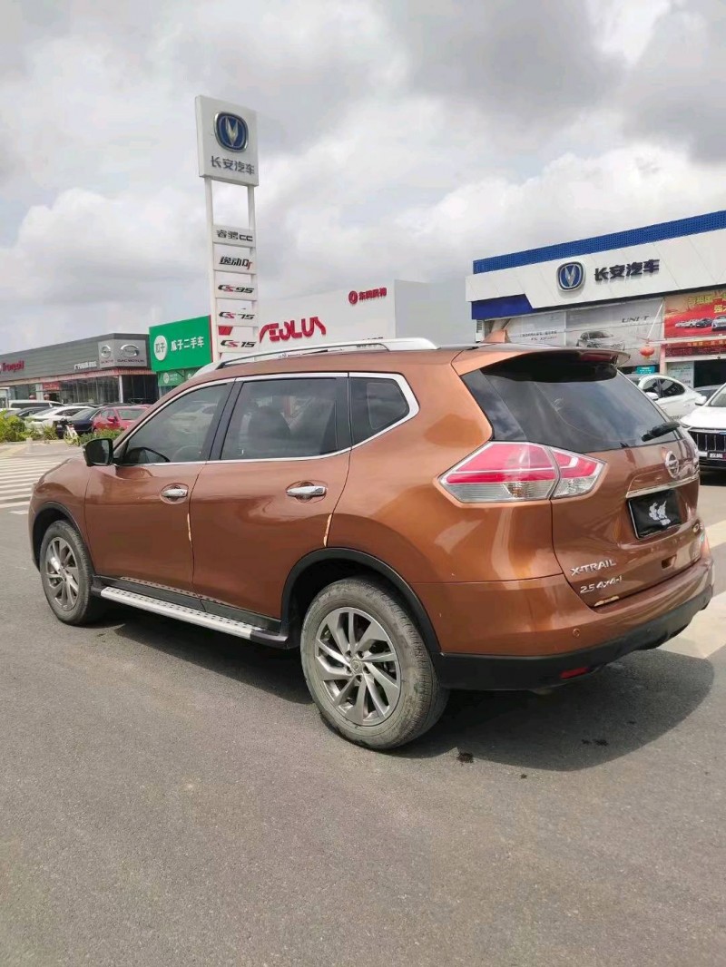 防城港15年日產奇駿3