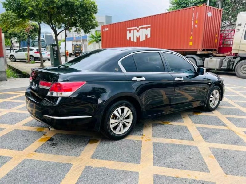 东莞11年本田雅阁1