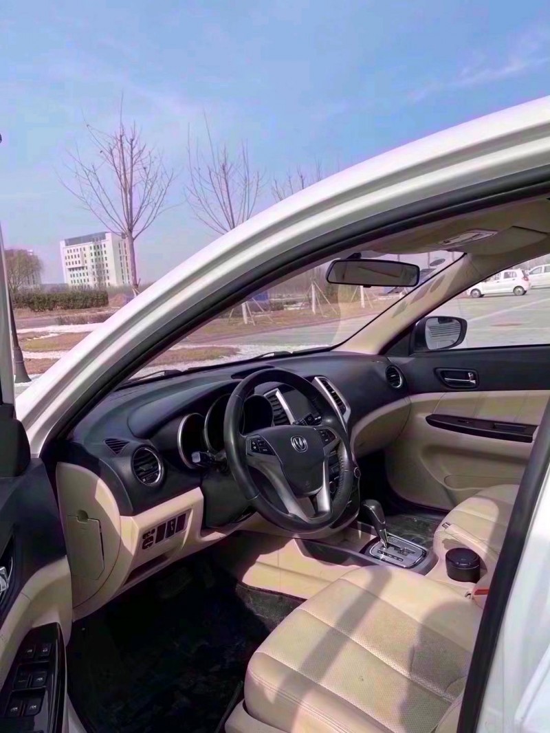 滄州16年長安汽車逸動8