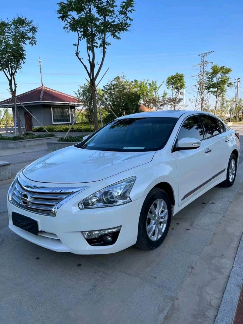 徐州15年日產天籟3
