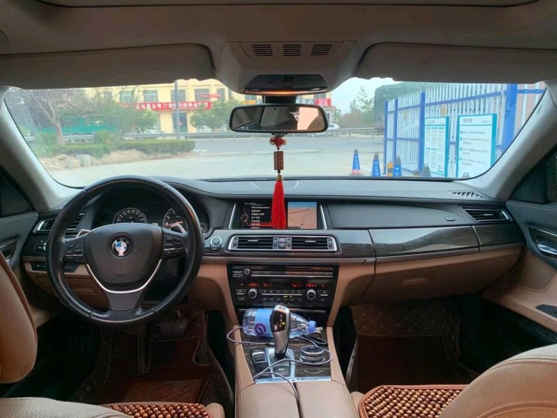 北京14年宝马7系8