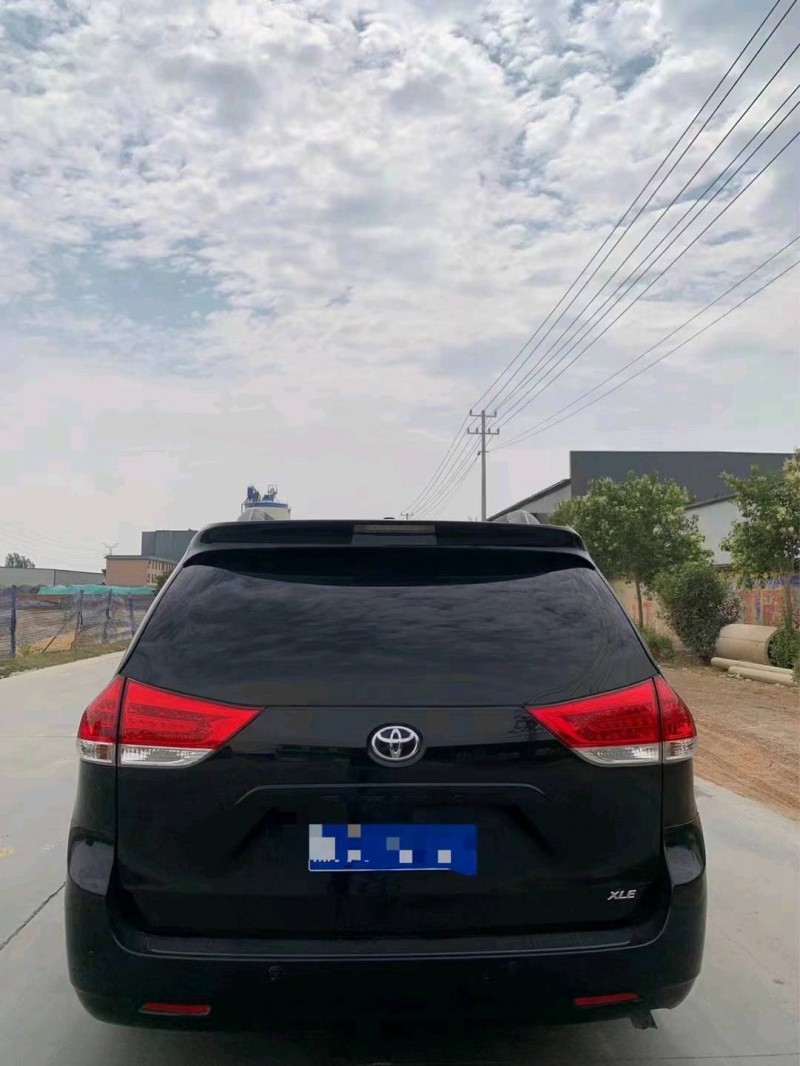 北京15年丰田塞纳3