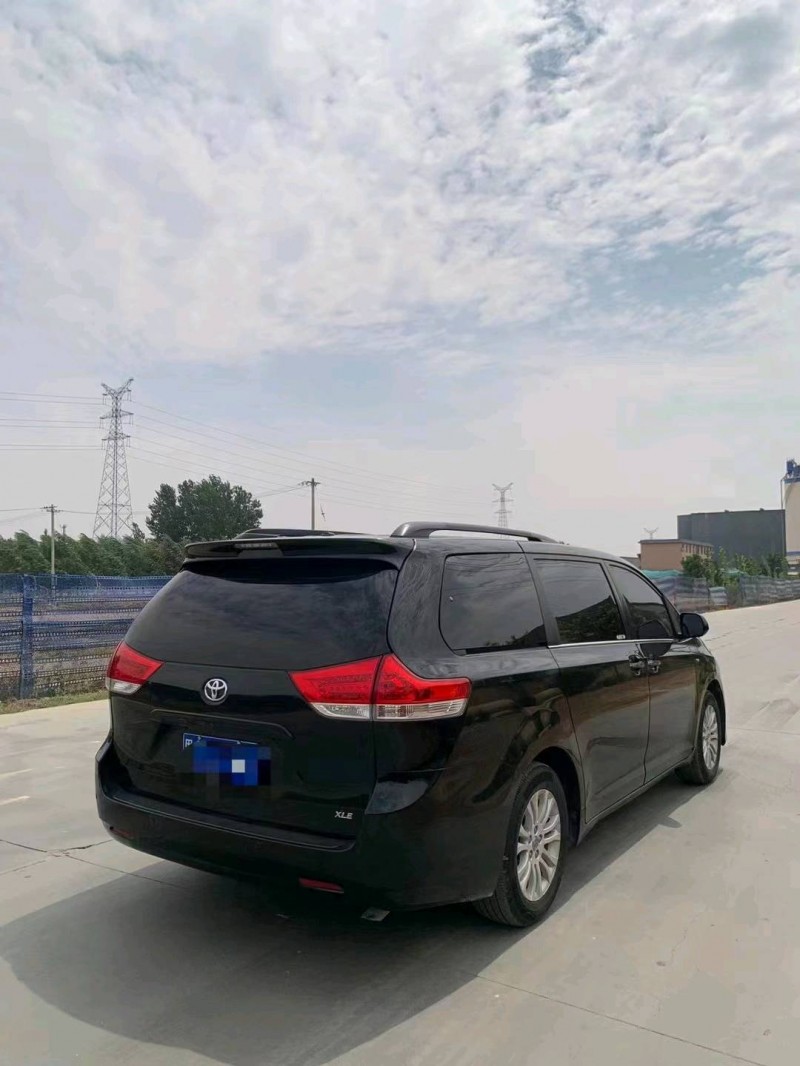 北京15年丰田塞纳4