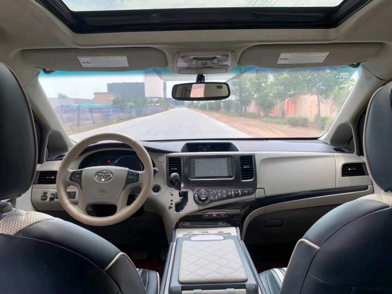 北京15年丰田塞纳8