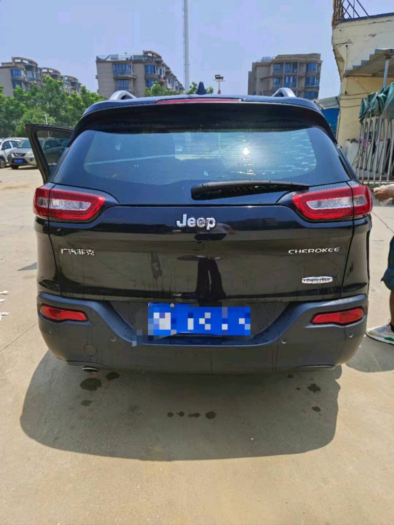 銅陵16年Jeep自由光5