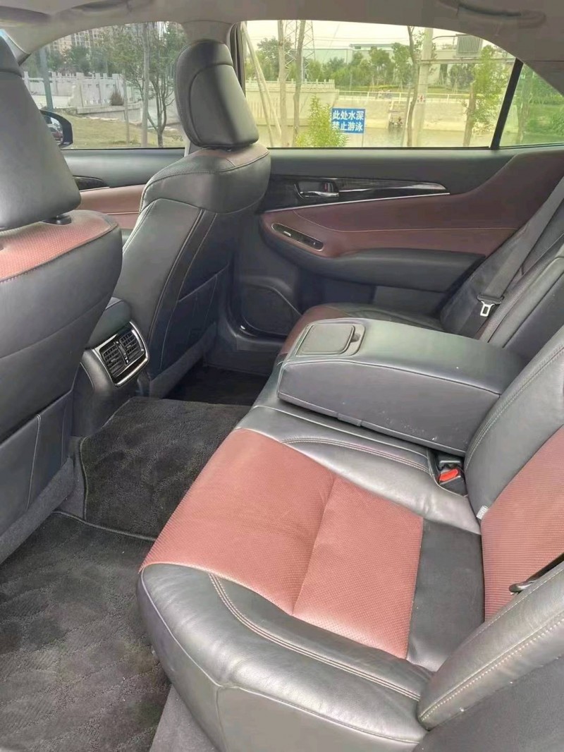 徐州18年丰田皇冠5