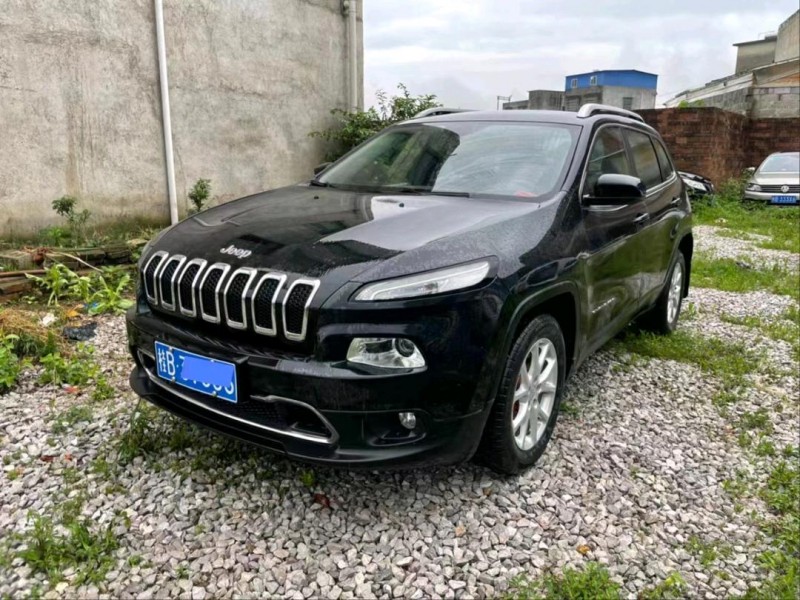 防城港18年Jeep自由光3
