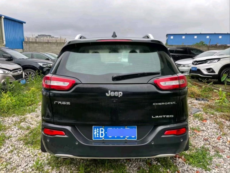 防城港18年Jeep自由光2