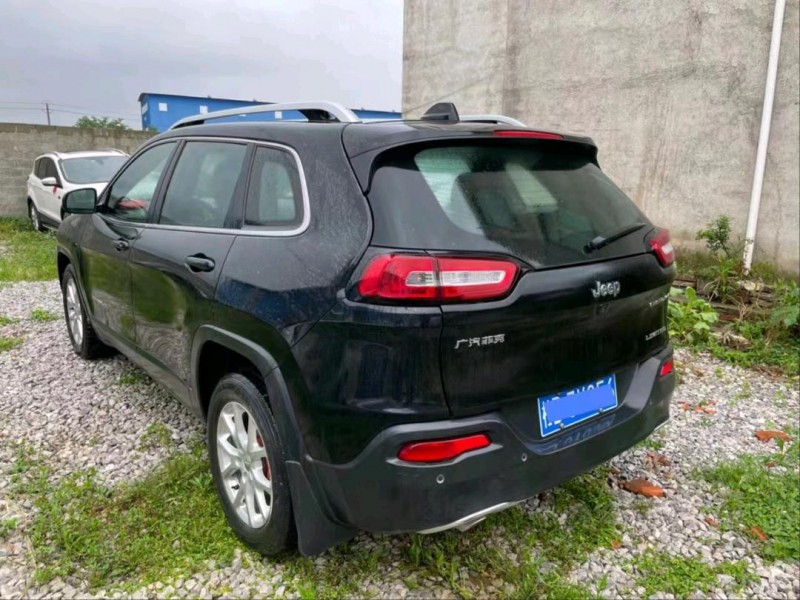 防城港18年Jeep自由光7