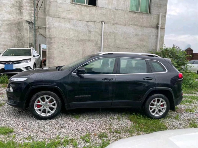 防城港18年Jeep自由光8