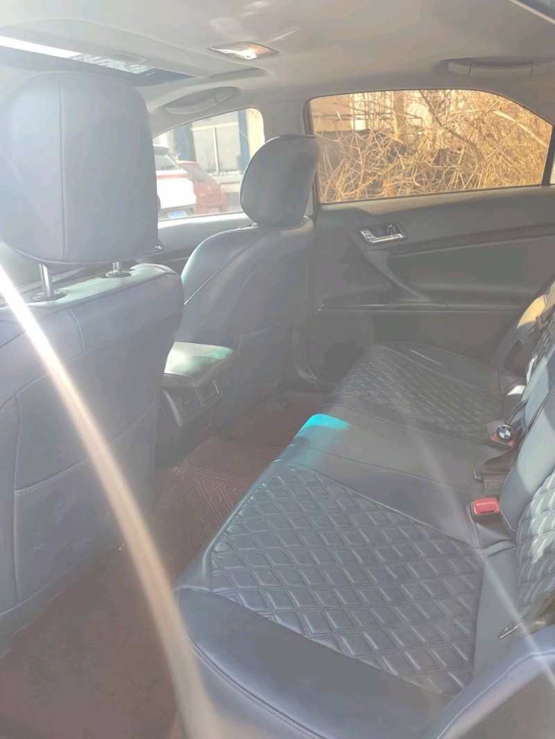 济宁12年丰田锐志5