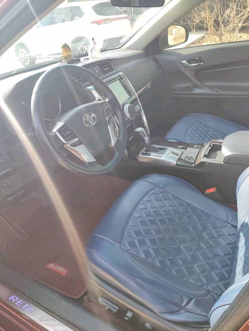 济宁12年丰田锐志6
