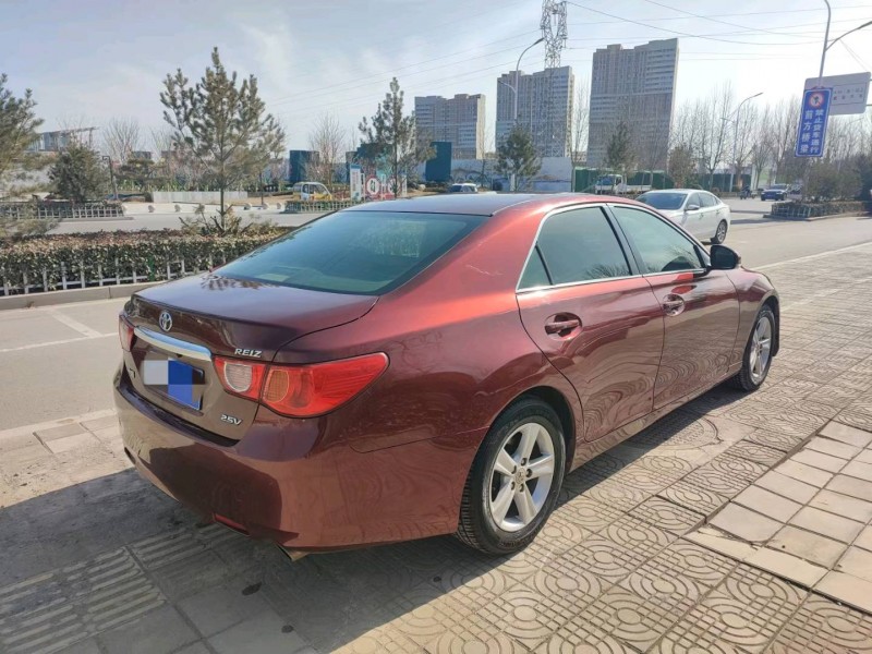 济宁12年丰田锐志7