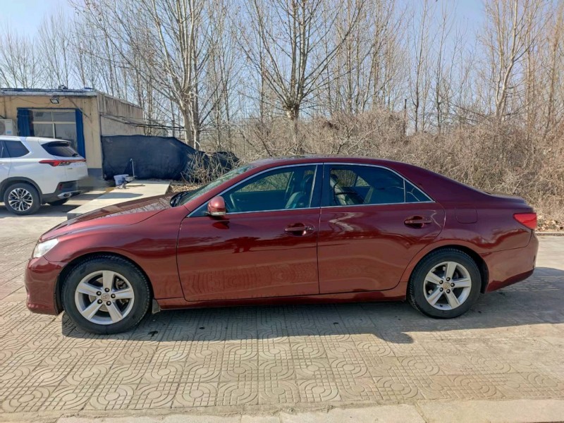 济宁12年丰田锐志8