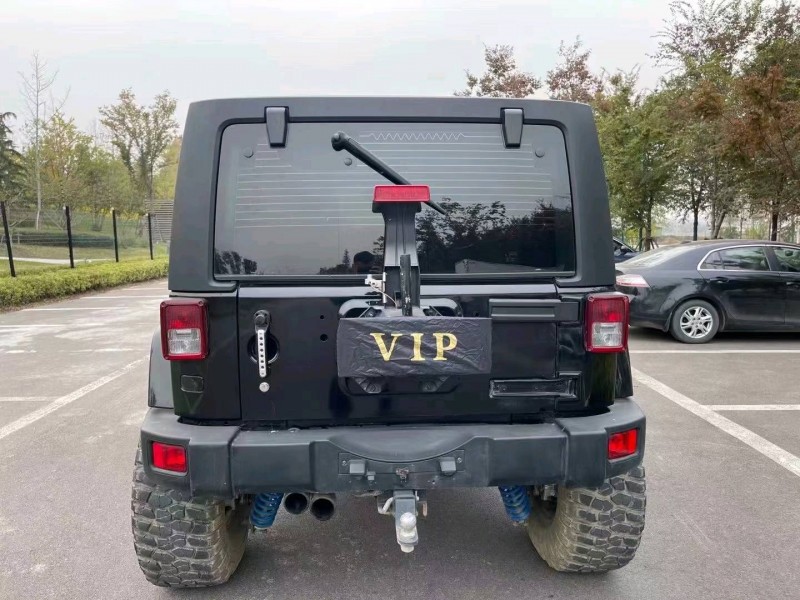 濟寧13年Jeep牧馬人9