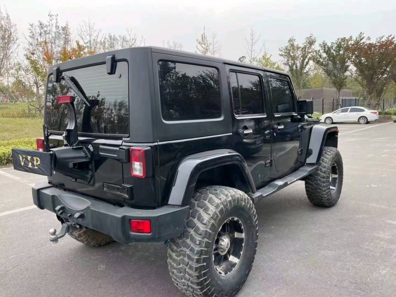 濟寧13年Jeep牧馬人8