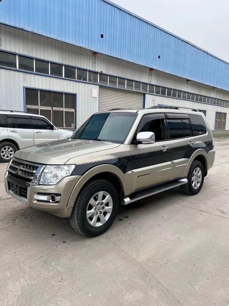 徐州17年三菱帕杰罗2