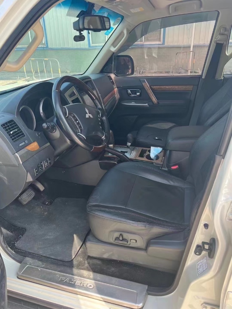 徐州17年三菱帕杰罗8