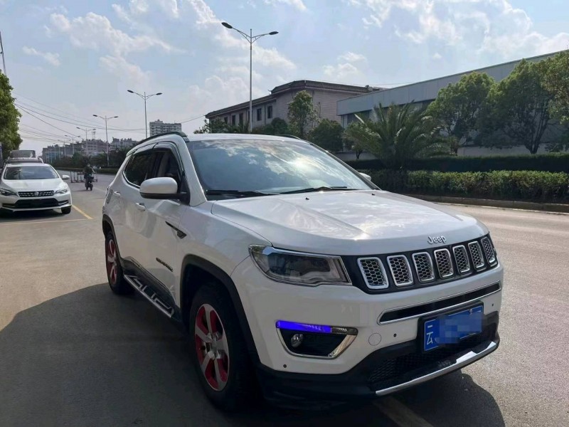 曲靖17年Jeep指南者2