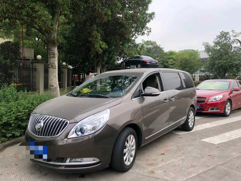 青岛13年别克GL82