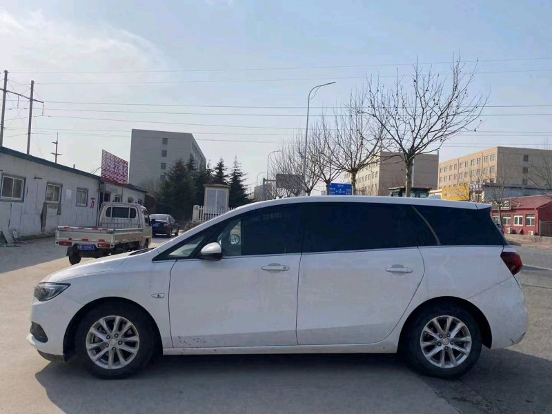 青岛18年别克GL67