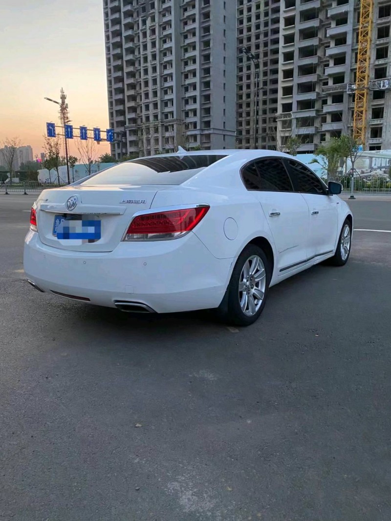 潍坊12年别克君越7