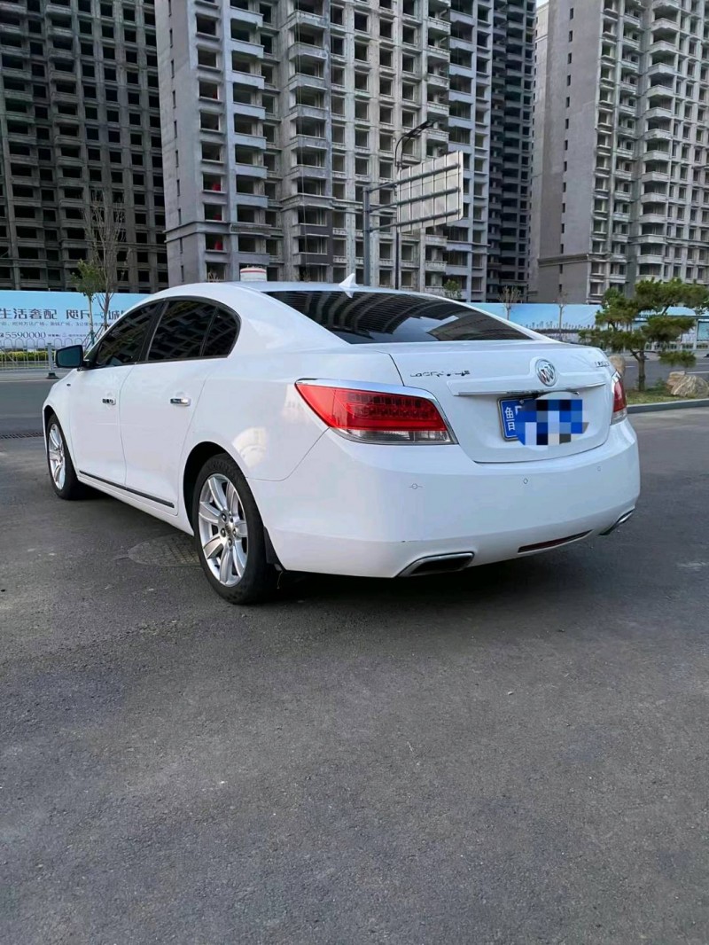 潍坊12年别克君越3