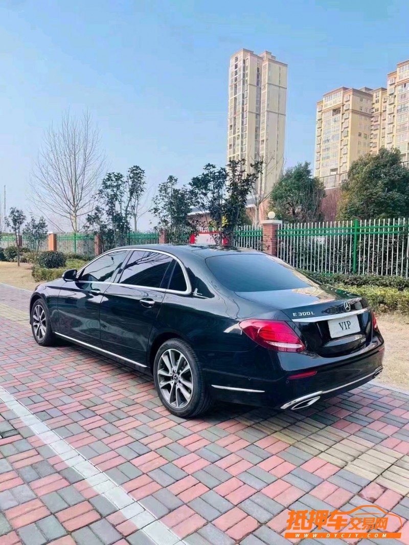 青岛17年奔驰E4