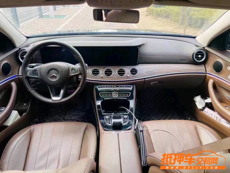 青岛17年奔驰E8