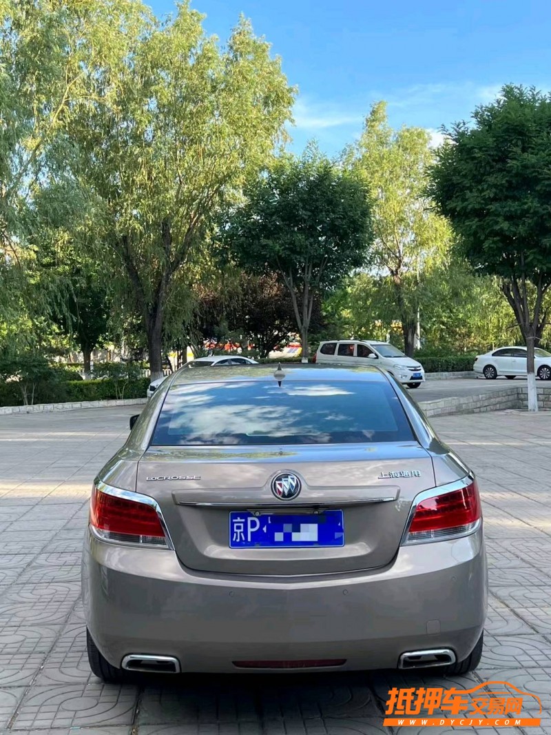 北京11年别克君越8