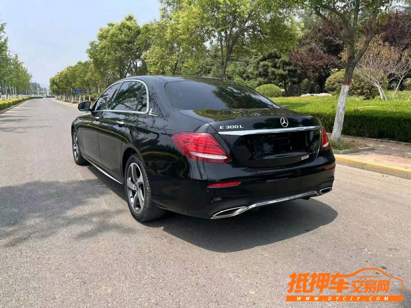 安慶18年奔馳E8