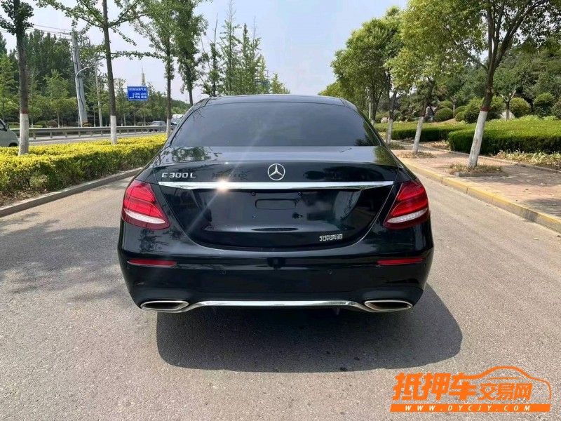 安慶18年奔馳E9