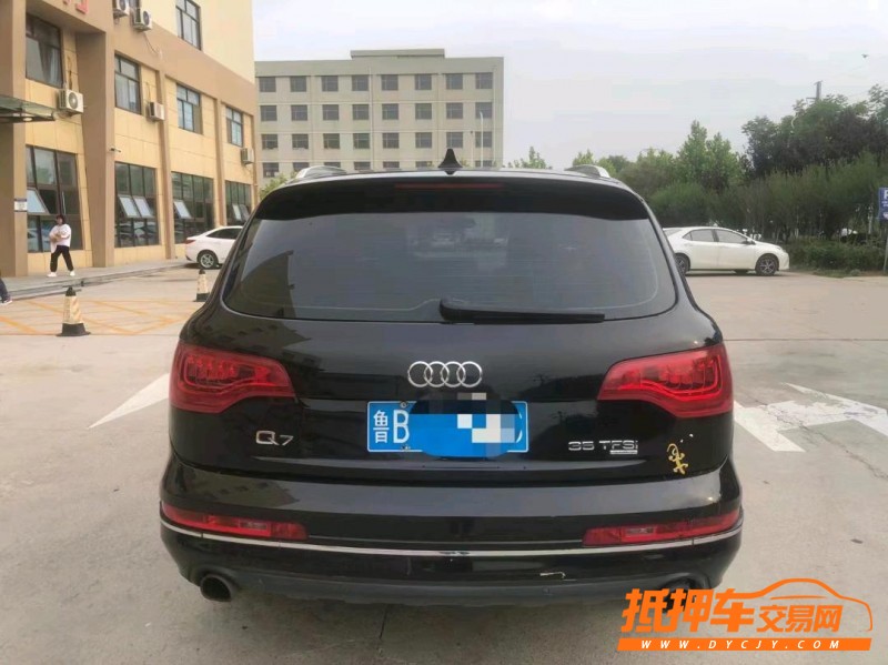 晉中13年奧迪Q79