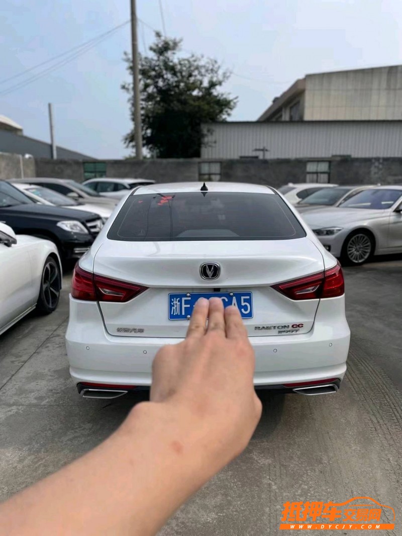 嘉興21年長安汽車銳程CC8