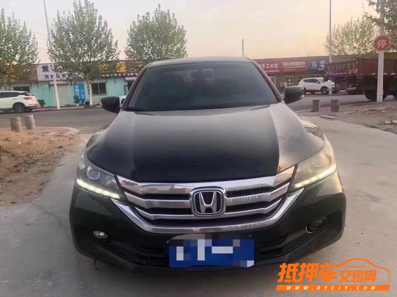 青岛16年本田雅阁1