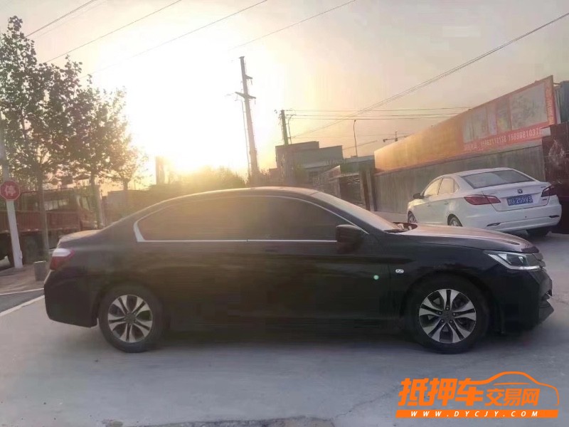 青岛16年本田雅阁3