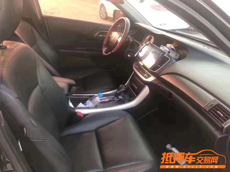 青岛16年本田雅阁8